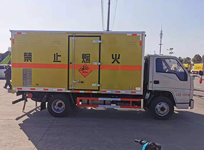 佛子山镇爆破器材运输车技术升级与安全合规新趋势